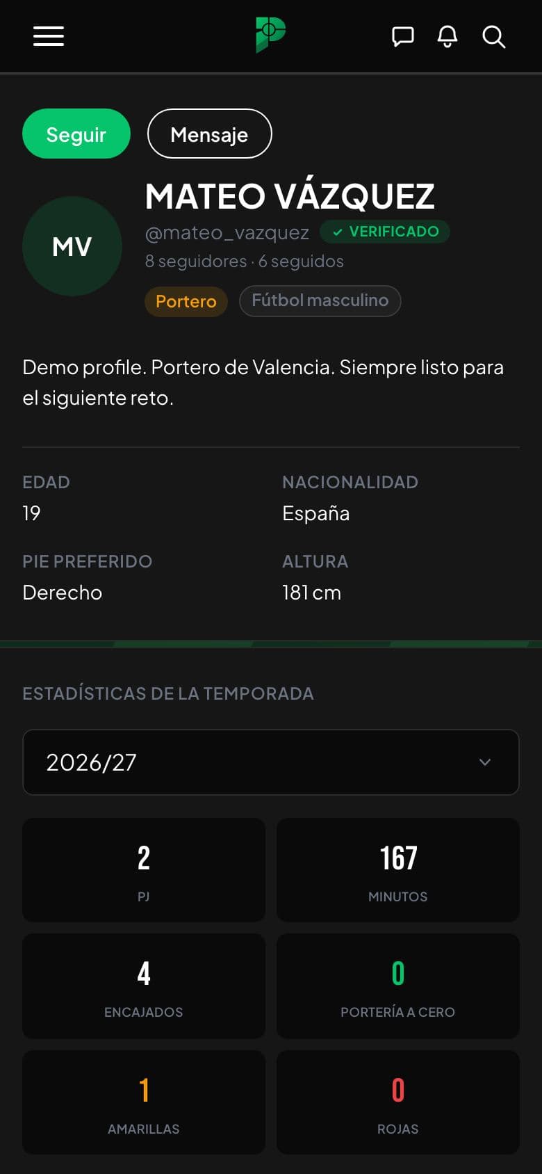 Captura de un perfil de jugador con insignia de verificado, posición y datos básicos.